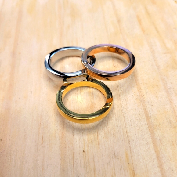 Interesting gold, silver, and copper hinge ring. - Picture 2 of 3